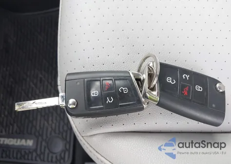 2020 Volkswagen Tiguan 2.0T Se/2.0T Se R-Line Black/2.0T Sel from USA, damaged, VIN 3VV2B7AX1LM071945